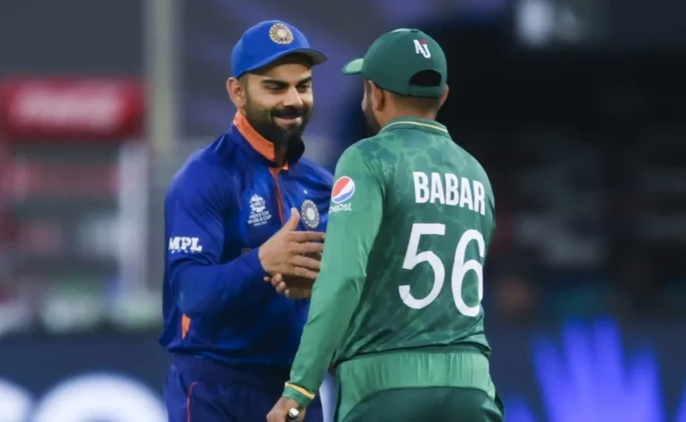1mr5tvog_virat-kohli-babar-azam-afp_625x300_25_August_22 (2)